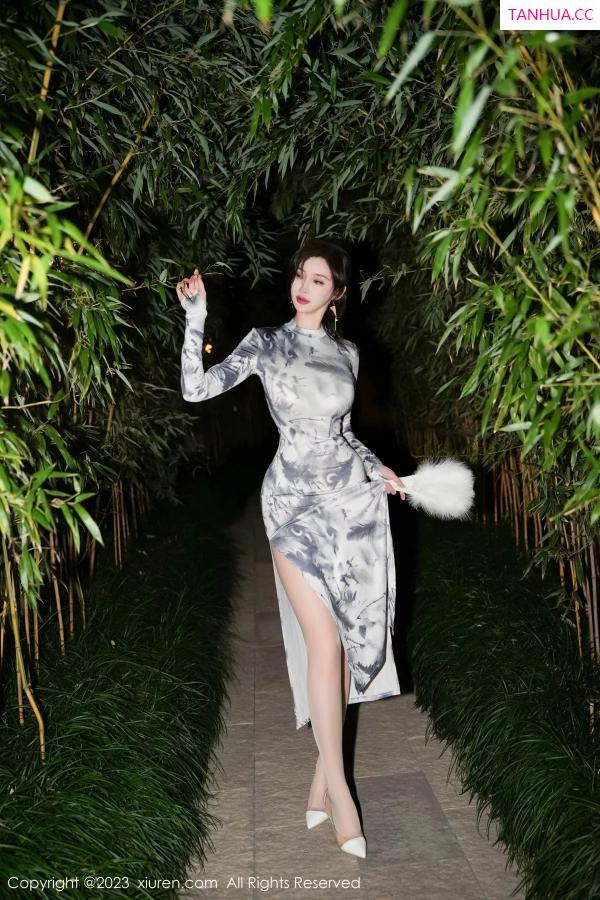 周妍希 奶瓶土肥圆 [XiuRen]高清写真图 2023.11.30 No.7744 Carol周妍希 旗袍美臀第7张图片